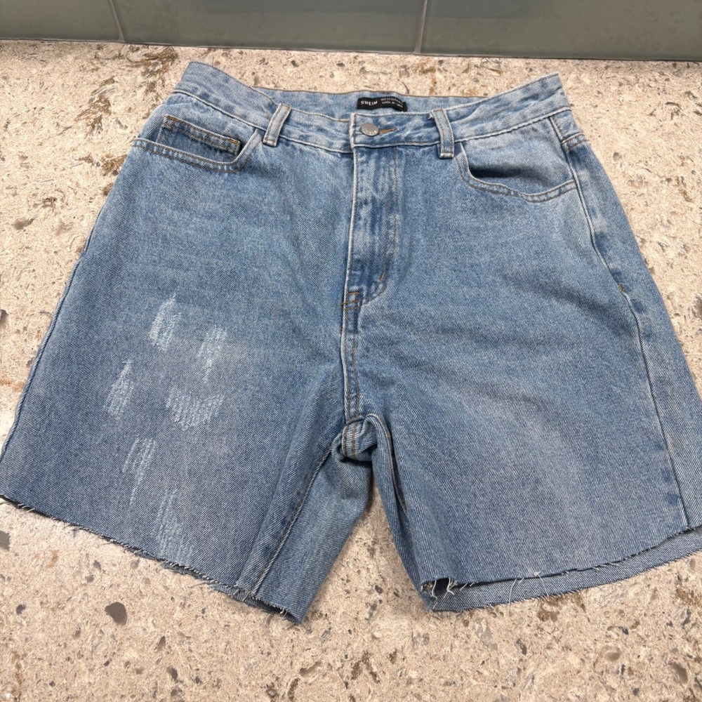 SHEIN Women's Light Wash Denim Cutoff Shorts Distressed Frayed Hem Size 31